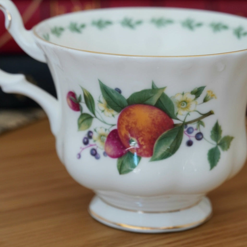 Tasse "Oranges" en porcelaine anglaise Royal Albert modèle "Covent Garden"