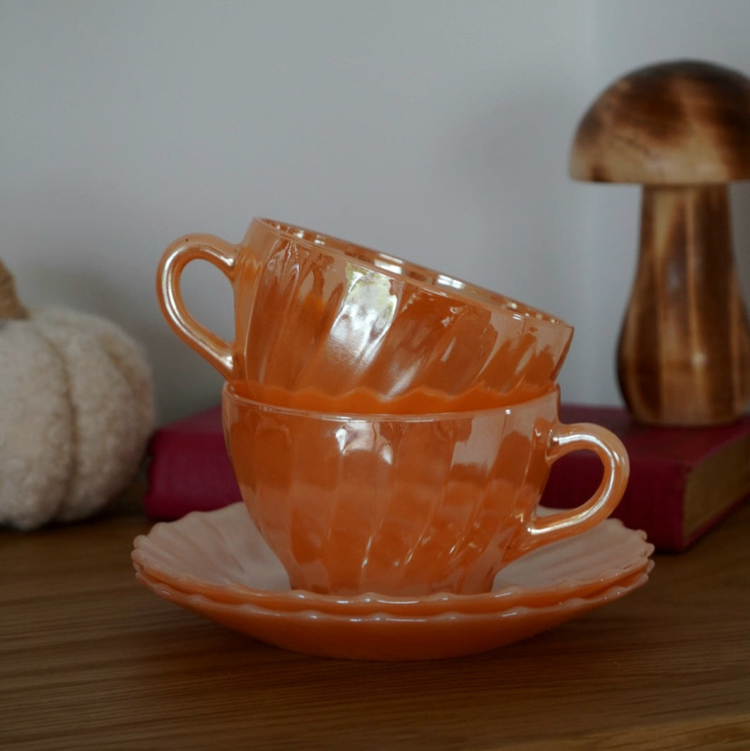 Tête à tête de tasses "Frida" en verre nacré signées Termocrisa des années 1960