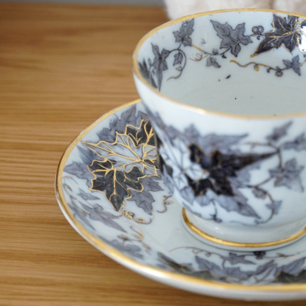 Tasse "Fall" en porcelaine allemande Villeroy & Boch modèle Bryonia années 1900