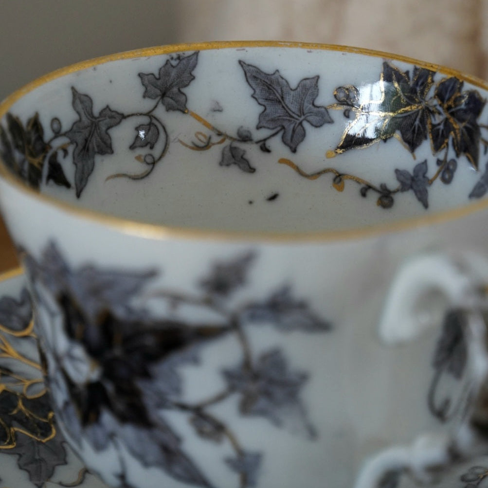 Tasse "Fall" en porcelaine allemande Villeroy & Boch modèle Bryonia années 1900