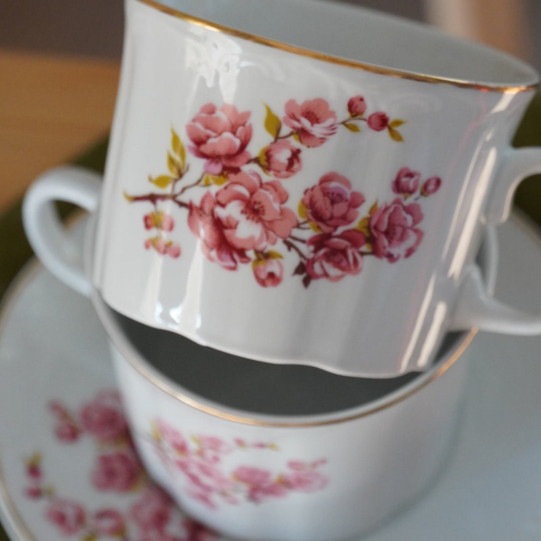Tête-à-tête de tasses "Simona" en porcelaine ARPO fleuries et dorées