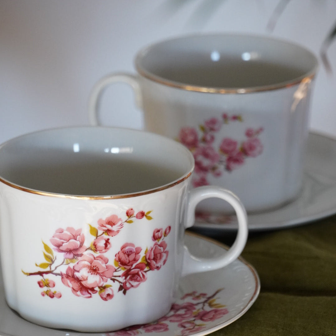 Tête-à-tête de tasses "Simona" en porcelaine ARPO fleuries et dorées