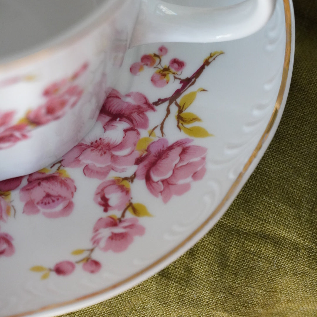 Tête-à-tête de tasses "Simona" en porcelaine ARPO fleuries et dorées