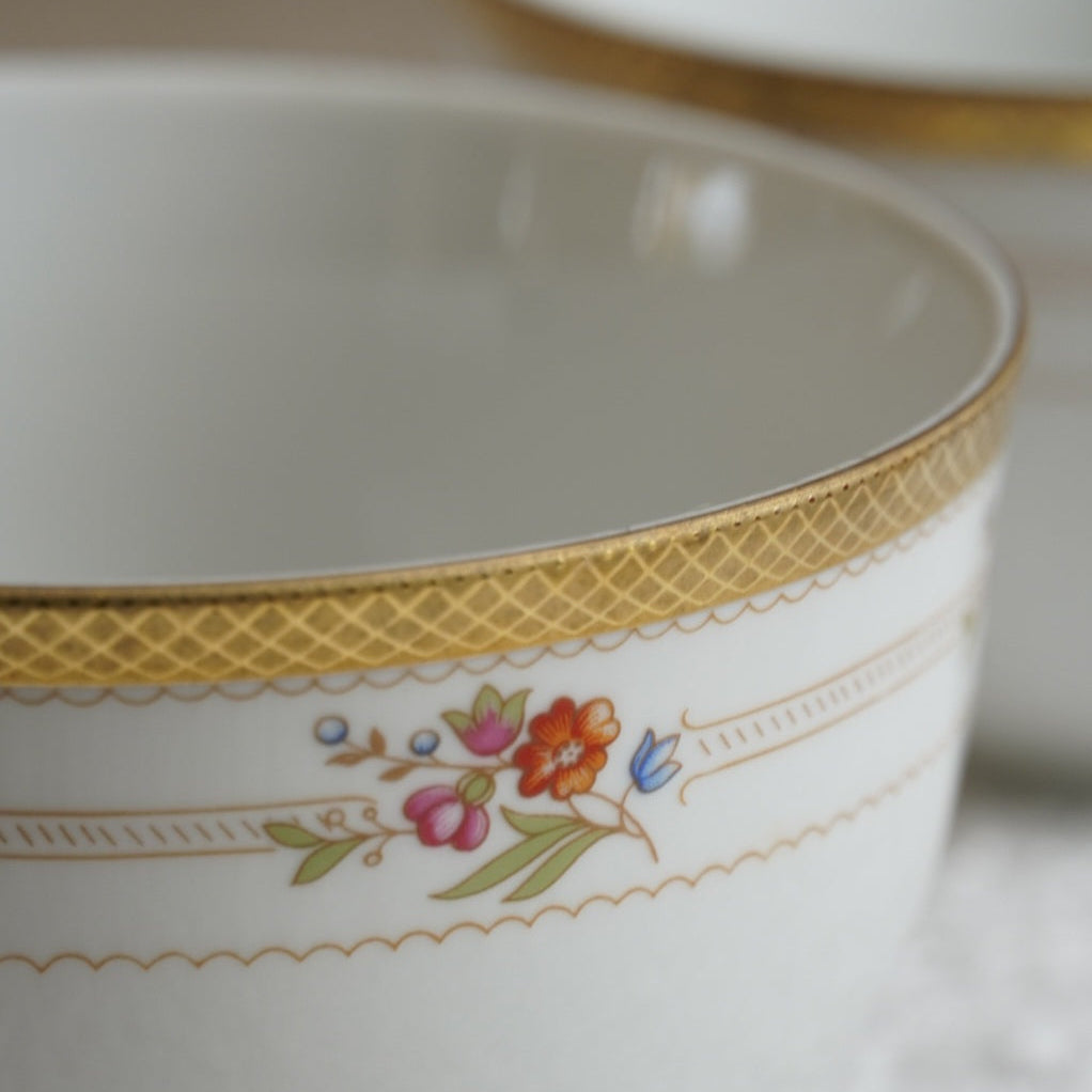 Paire de bols "Helmut" dorée et fleurie en porcelaine allemande Winterling bavaria