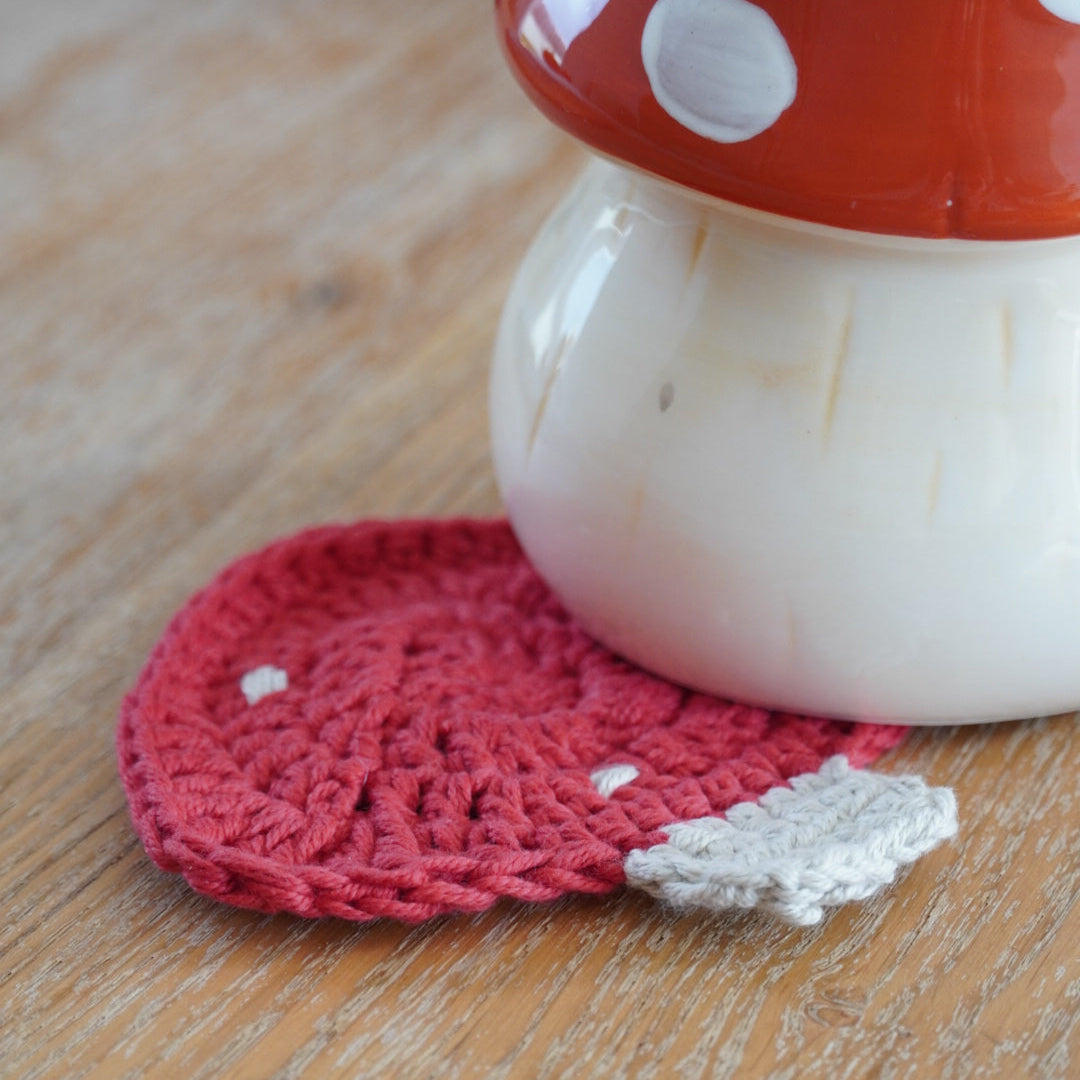 Sous-tasse en crochet champignon | rouge et blanc cassé