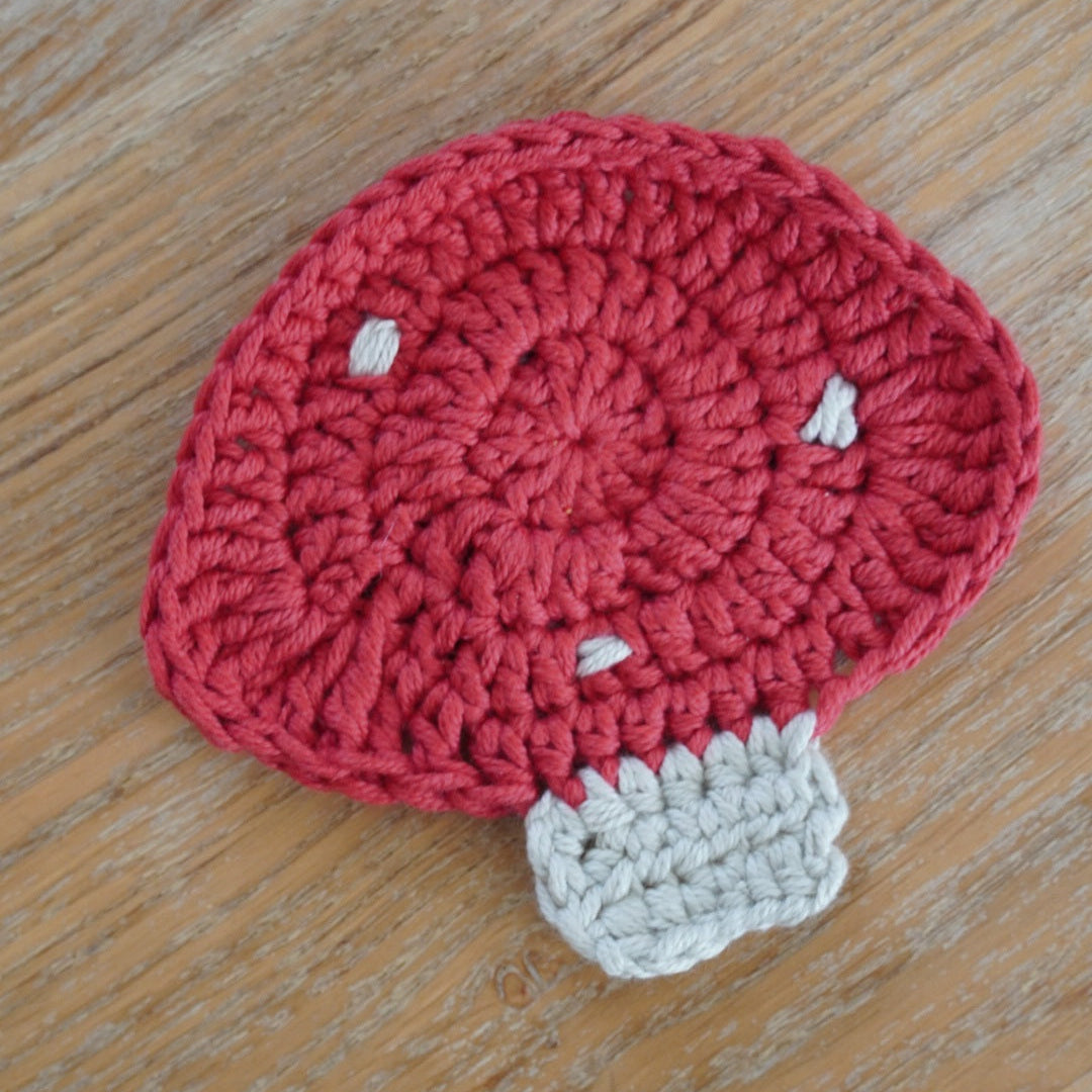 Sous-tasse en crochet champignon | rouge et blanc cassé