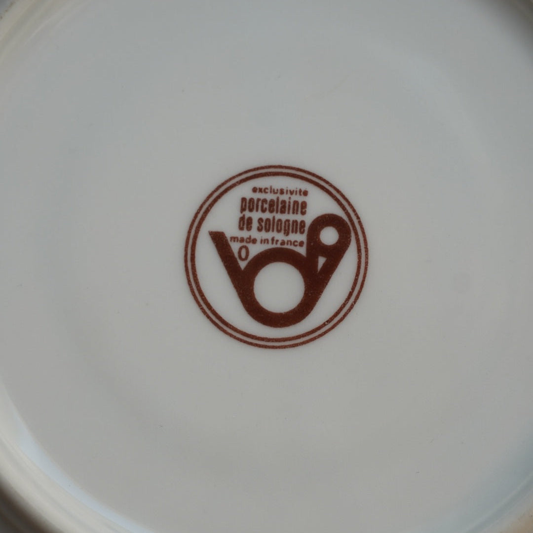 Tête-à-tête de grandes tasses "Isild" en porcelaine de Sologne blanche et dorée