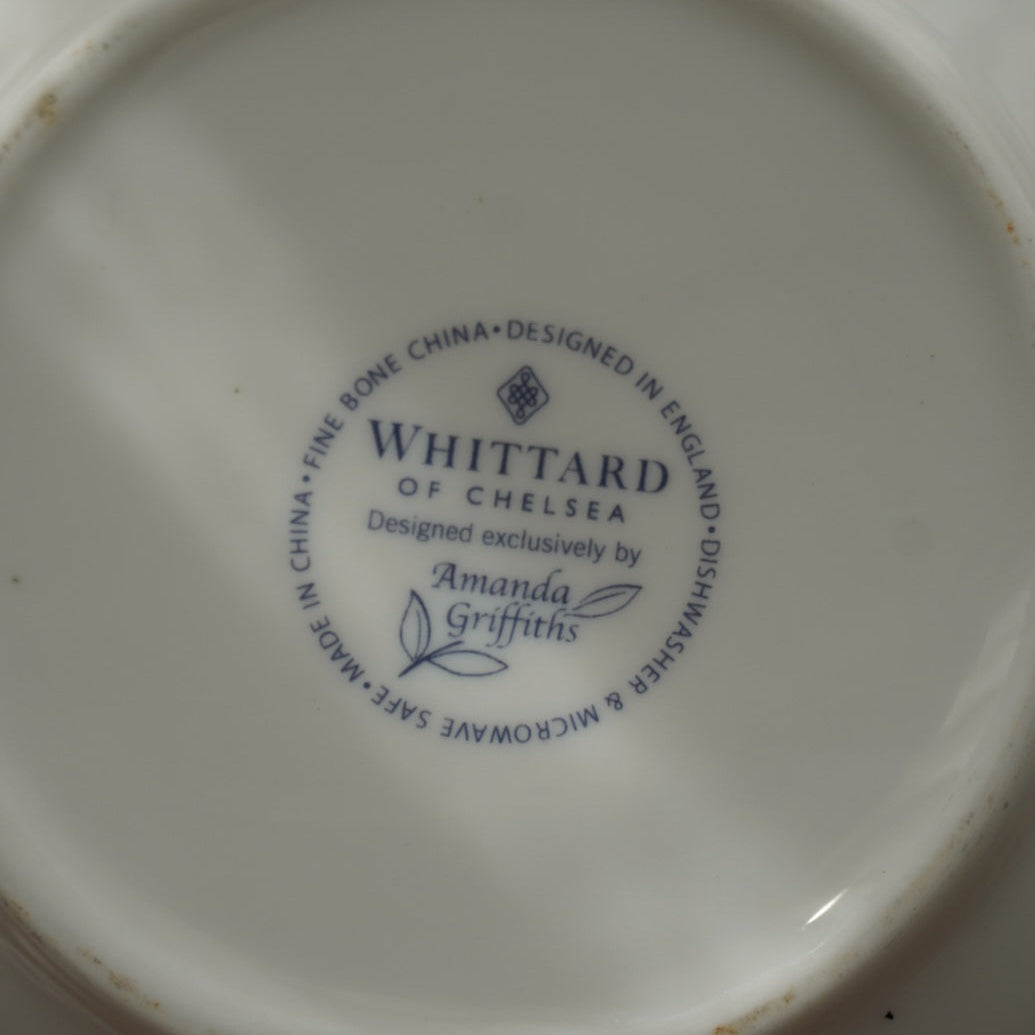 Theière "Amanda" en porcelaine anglaise blanche et ses fleurs bleues Whittard Of Chelsea modèle Amanda Griffiths