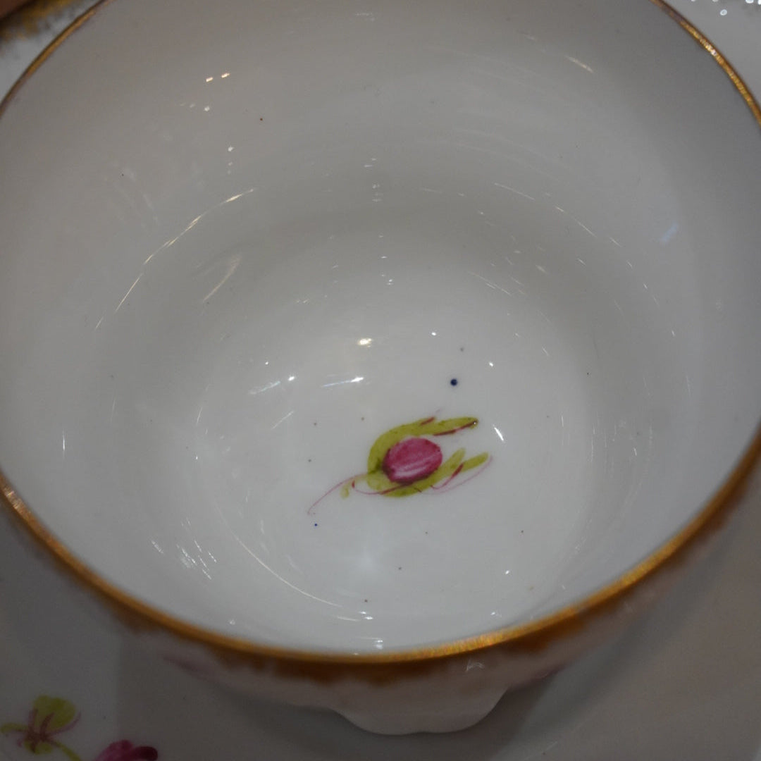 Case n°16 | Tasse en porcelaine allemande fleurie Rosenthal Pompadour peinte à la main & boîte 125g de thé noir "Eden rose" Betjeman & Barton