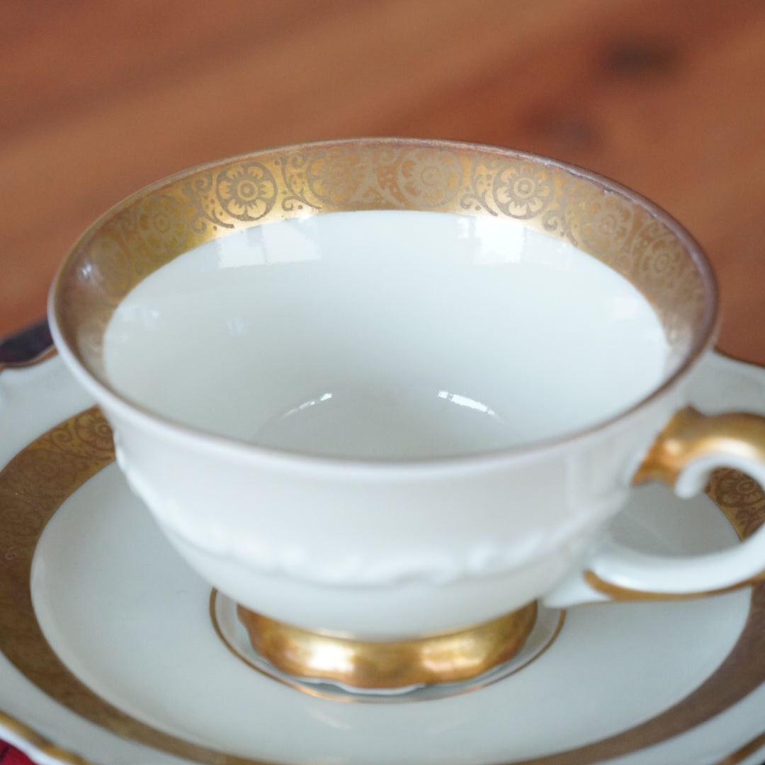 Petite tasse "Freya" en porcelaine suédoise dorée Upsala-Ekeby Karlskrona (rare)