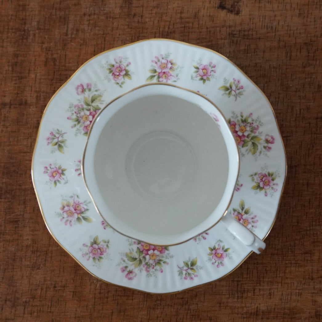 Tasse "Bloss" en porcelaine anglaise fleurie Queen's Countryside Series modèle Apple Blossom