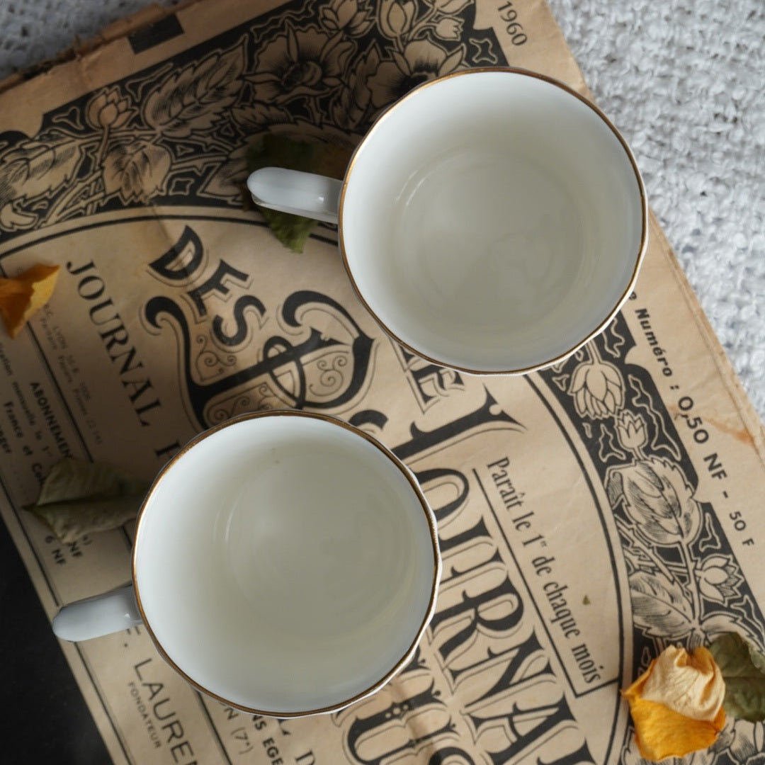 Tête-à-tête de tasses "Darcy" en porcelaine anglaise fleurie et dorée BLue Waters of England