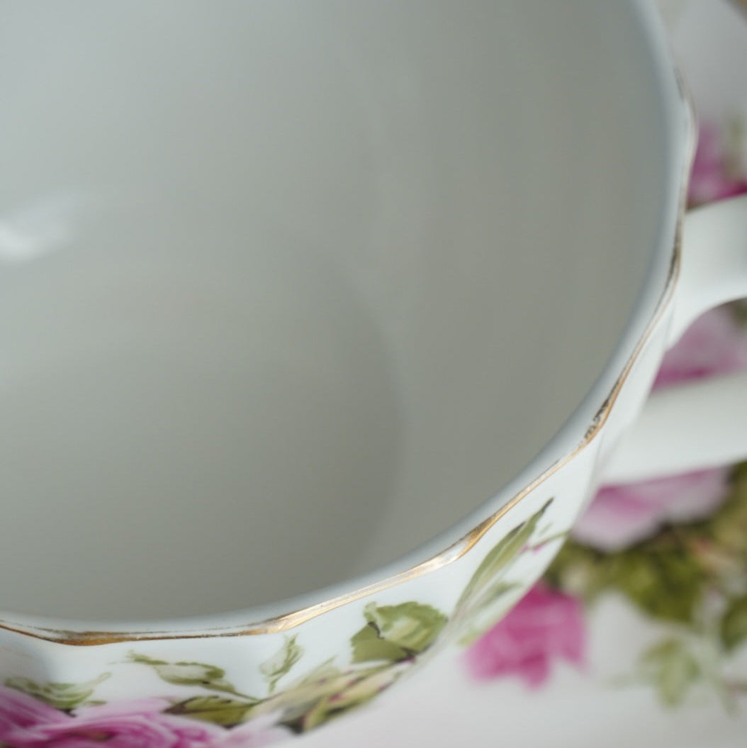 Théière solitaire "Abby" en porcelaine anglaise torsadée, fleurie et dorée Windsor