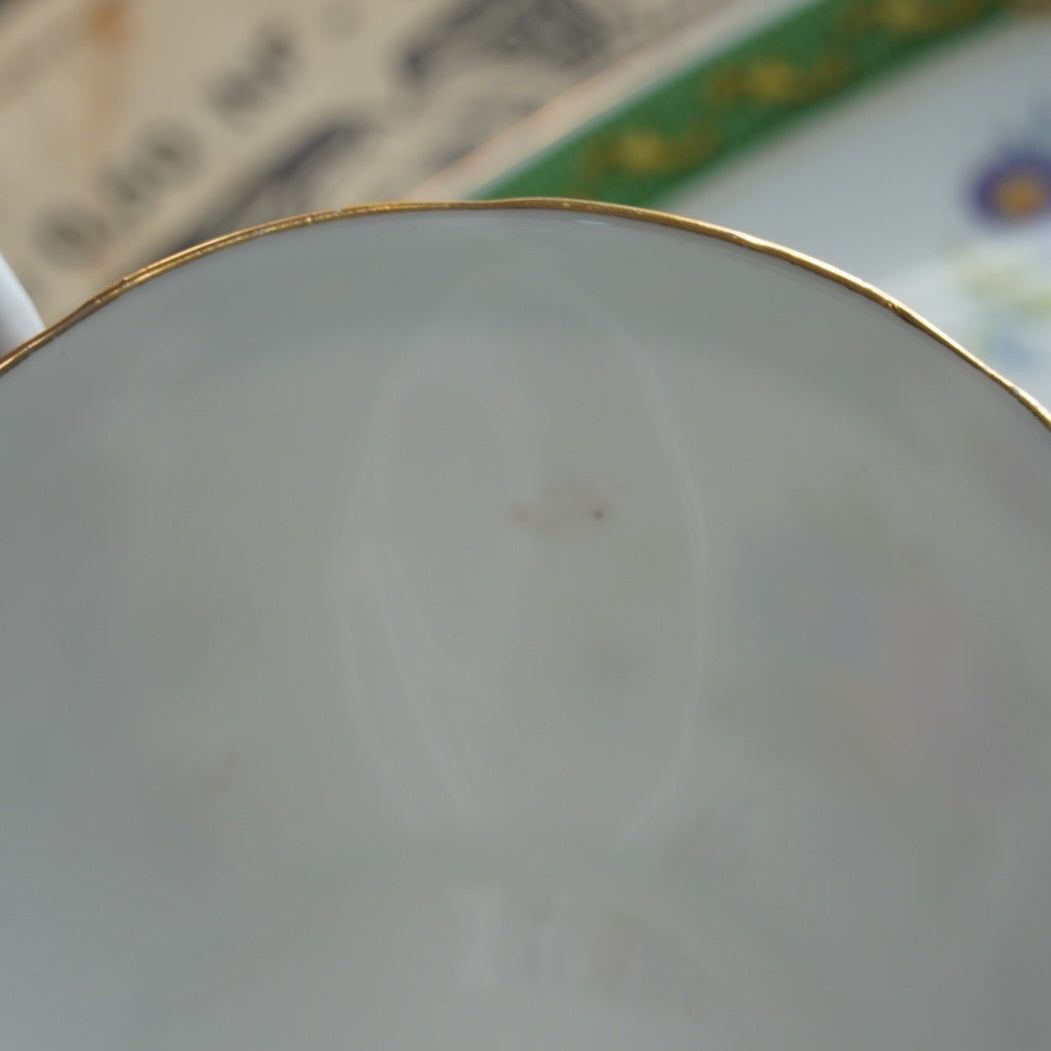 Tasse "Glenda" et sa grande sous-tasse en porcelaine anglaise fleurie et dorée Royal Tuscan