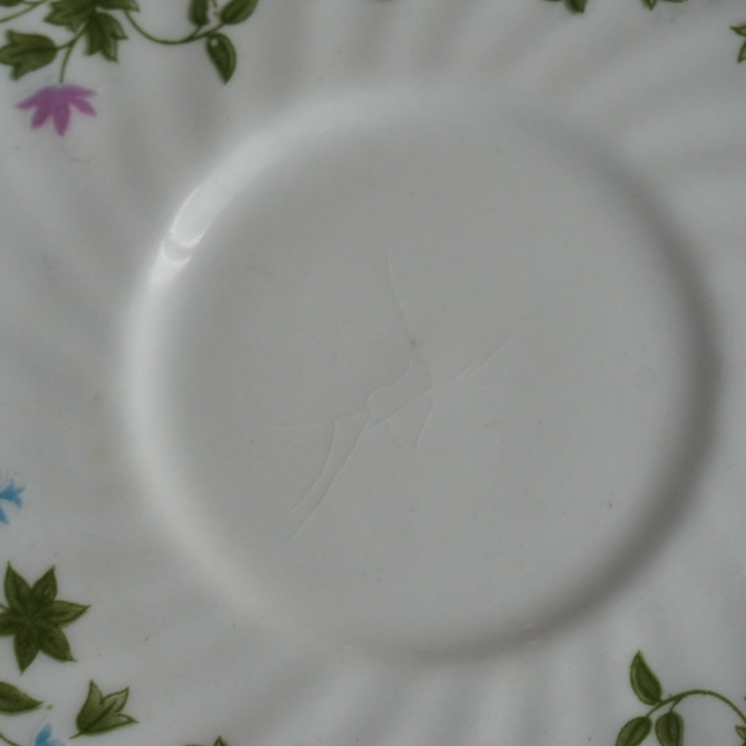 Tête-à-tête de tasses "Lily" en porcelaine anglaise fleurie et dorée Balmoral Castel