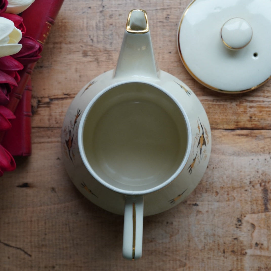 Cafetière "Thérine" en céramique française couleur crème et motifs de hérons avec dorures années 50/60