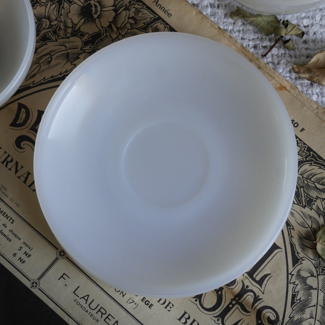 Tête-à-tête de tasses "Iphigéni" en verre opalin blanc Arcopal fabrication française