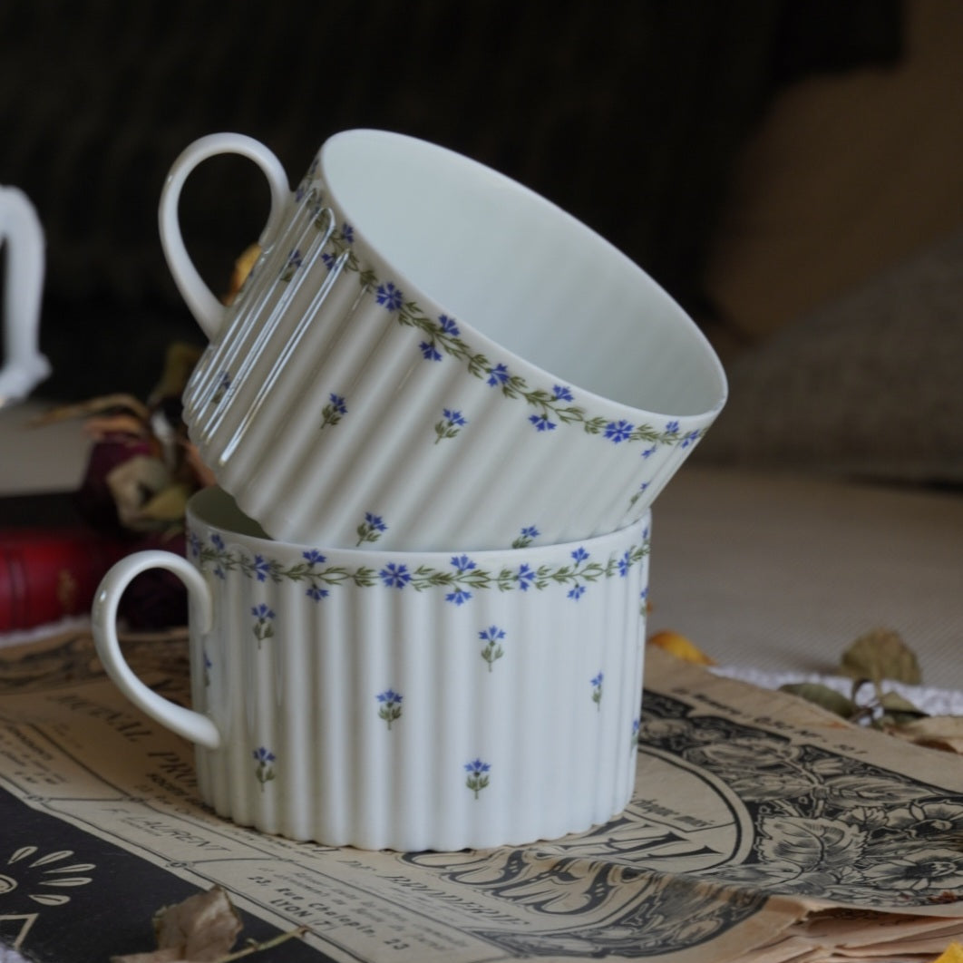 Tasse(s) "Andrée" en porcelaine de Limoges fleurie et cannelée signée(s) GDA Saint-Germain (lot de 1 ou de 2)