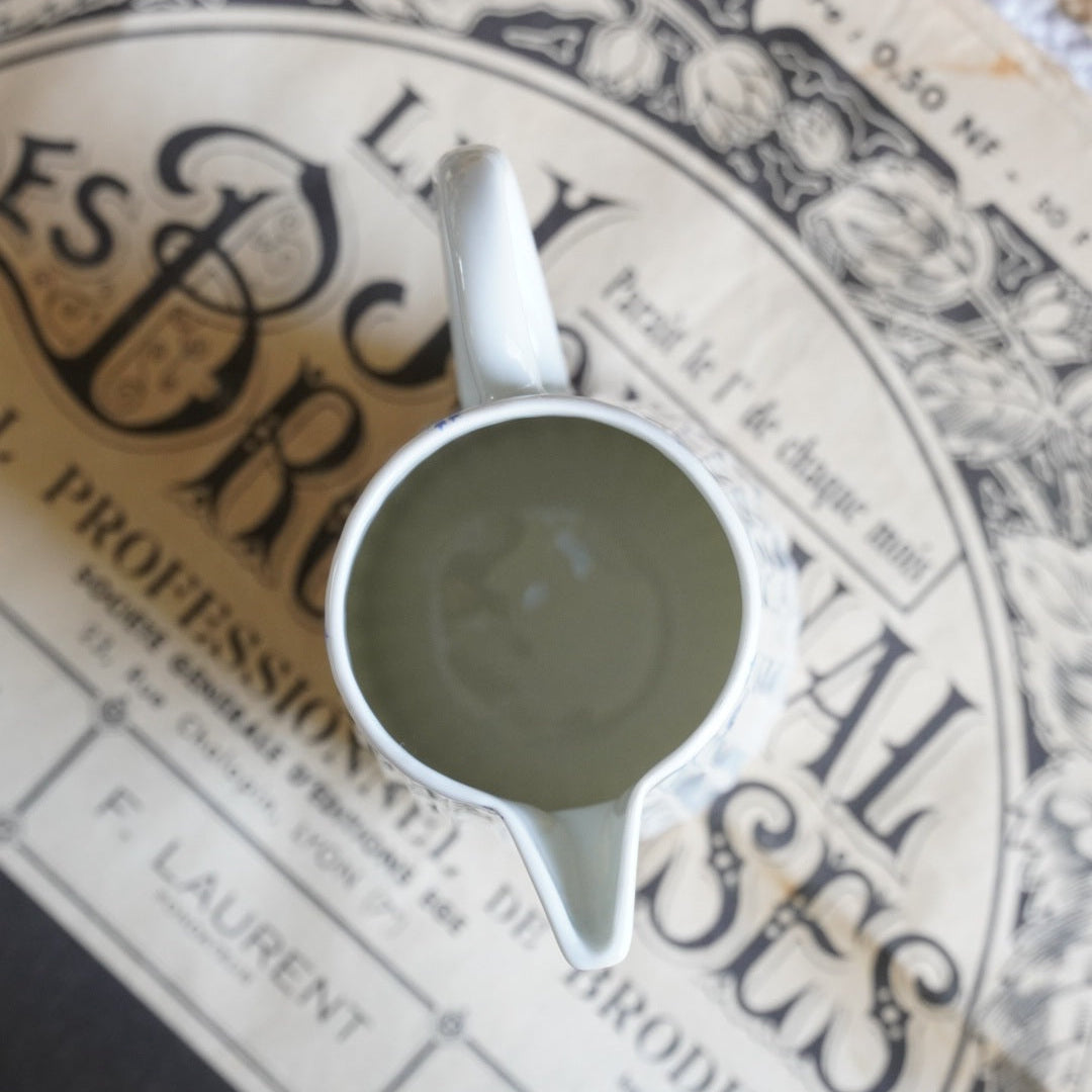 Pot à lait "Andrée" en porcelaine de Limoges fleurie et cannelée signé GDA Saint-Germain