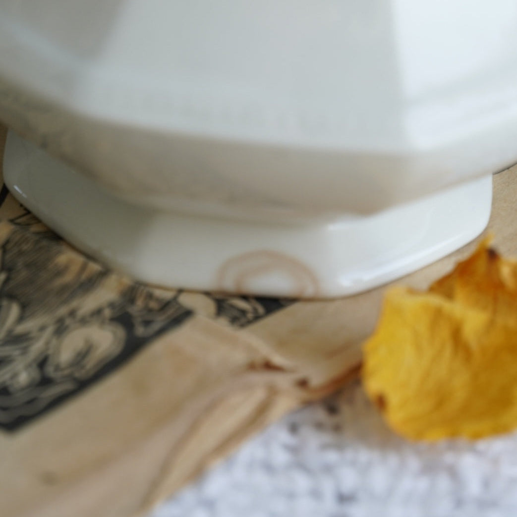 Service à thé "Arthur" ou à café en céramique anglaise signé Johnson Brothers