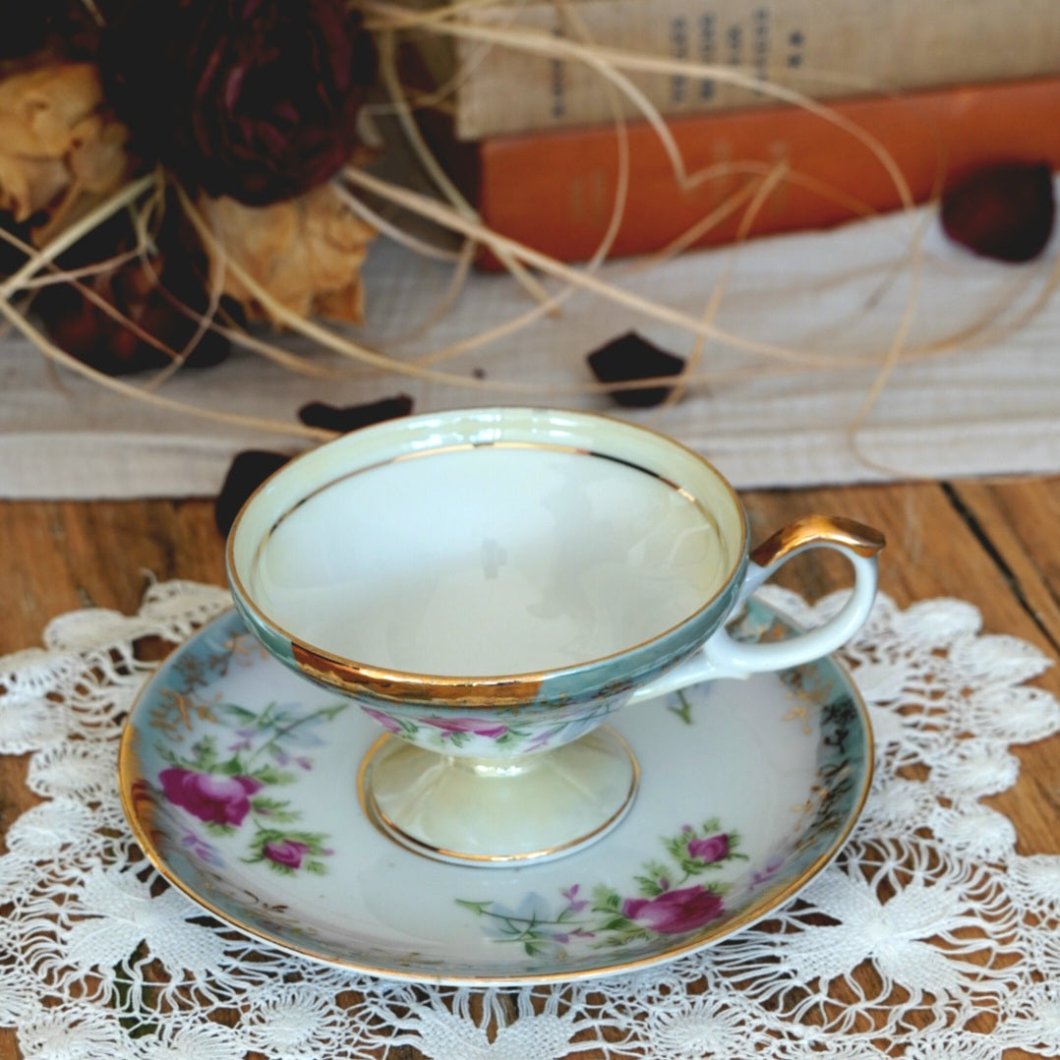 Tasses en porcelaine irisées vintage sur pieds (Lot de 2)