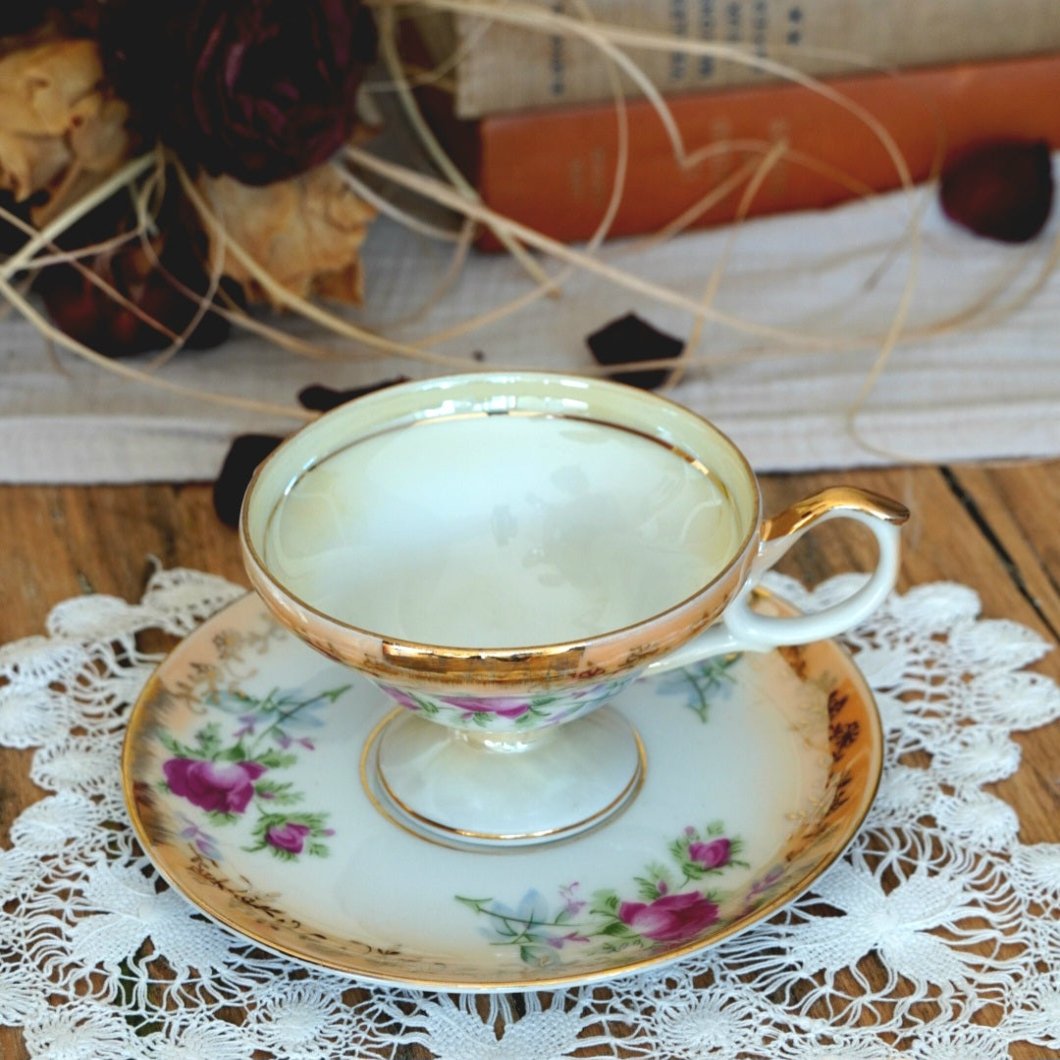 Tasses en porcelaine irisées vintage sur pieds (Lot de 2)
