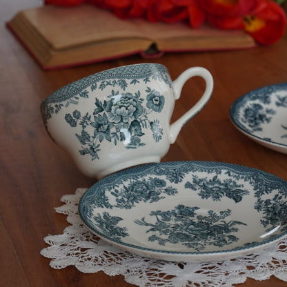 Tête-à-tête de grandes tasses "Roswitha" en porcelaine anglaise fleurie bleutée Enoch Wedgwood Tunstall Ltd. Asiatic Pheasants