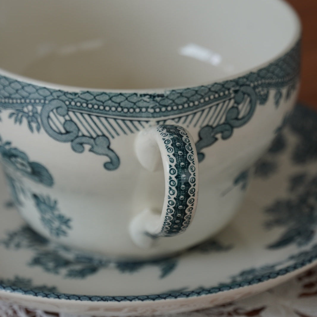 Tête-à-tête de grandes tasses "Roswitha" en porcelaine anglaise fleurie bleutée Enoch Wedgwood Tunstall Ltd. Asiatic Pheasants