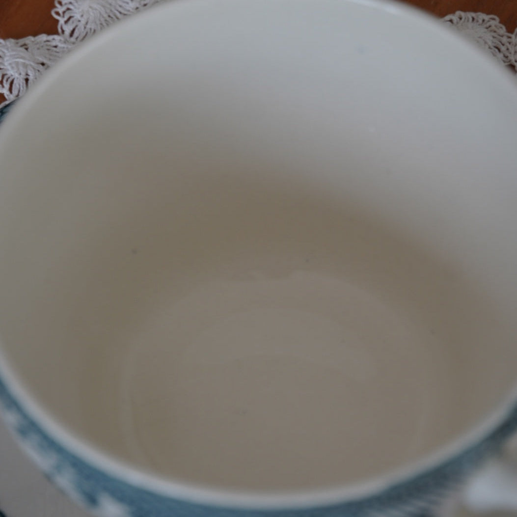 Tête-à-tête de grandes tasses "Roswitha" en porcelaine anglaise fleurie bleutée Enoch Wedgwood Tunstall Ltd. Asiatic Pheasants