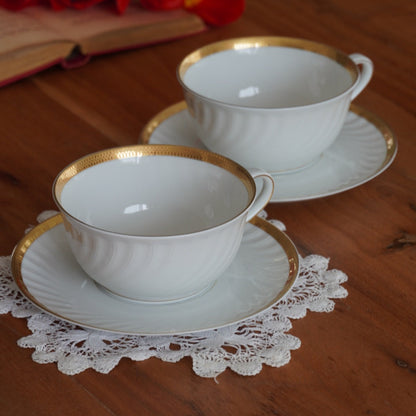 Grande(s) tasse(s) "Bertha" en porcelaine allemande blanche, torsadée et dorée PMR Bavaria Jaeger & Co Germany (lot de 1 ou de 2)