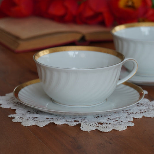 Grande(s) tasse(s) "Bertha" en porcelaine allemande blanche, torsadée et dorée PMR Bavaria Jaeger & Co Germany (lot de 1 ou de 2)