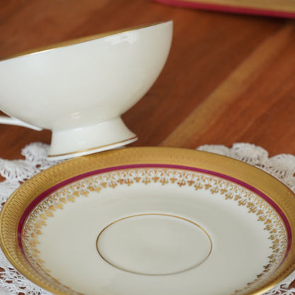 Tasse "Gretchen" en porcelaine allemande sur pied dorée et rouge Johann Haviland Bavaria