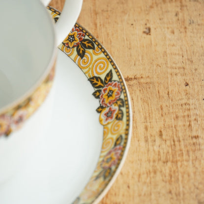 Grande tasse "Séphine" en porcelaine de Limoges couronnes motifs floraux orangés, jaunes et noirs