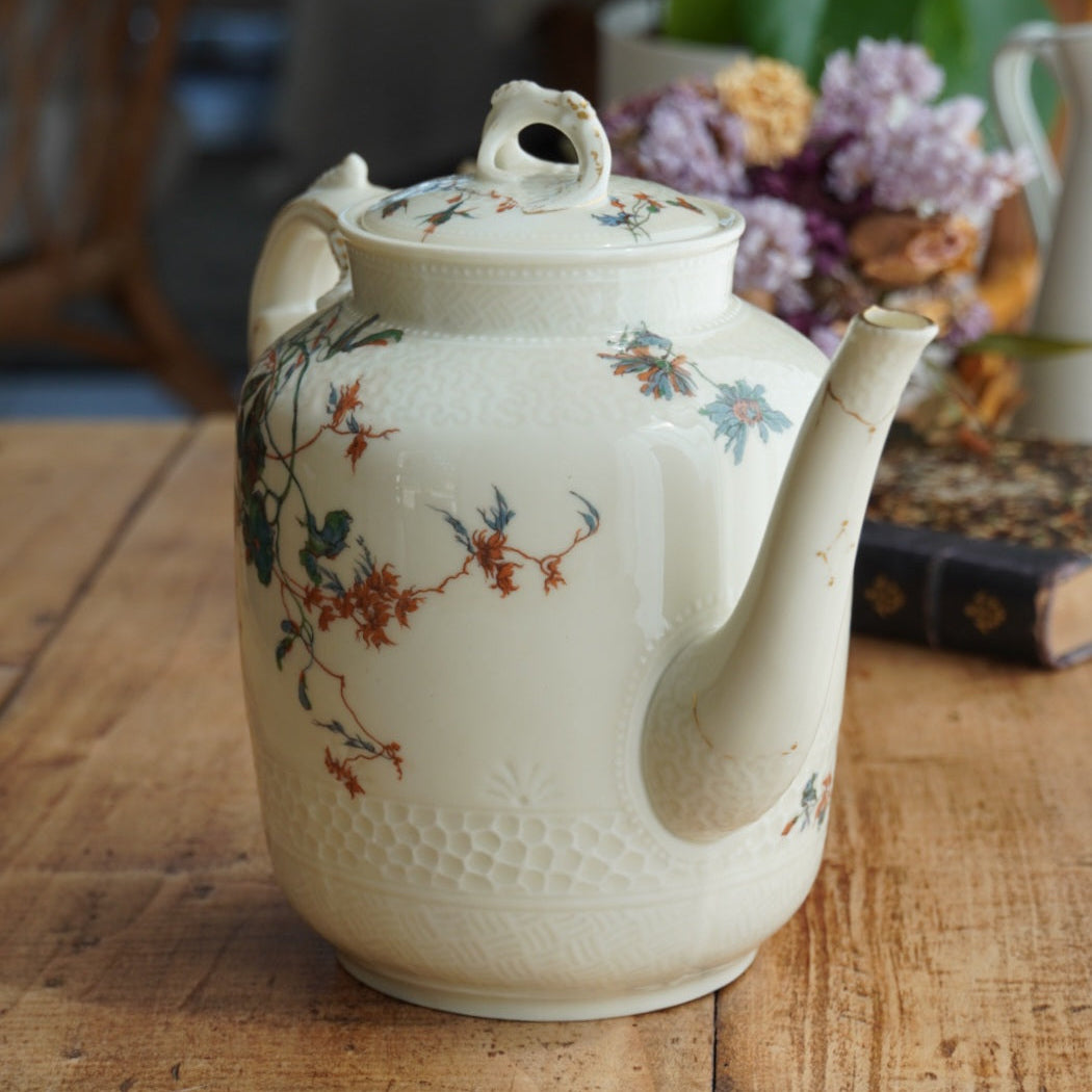 Théière "Jolise" en porcelaine de Limoges décor japonisant, dorures et reliefs Haviland & Co (rare)