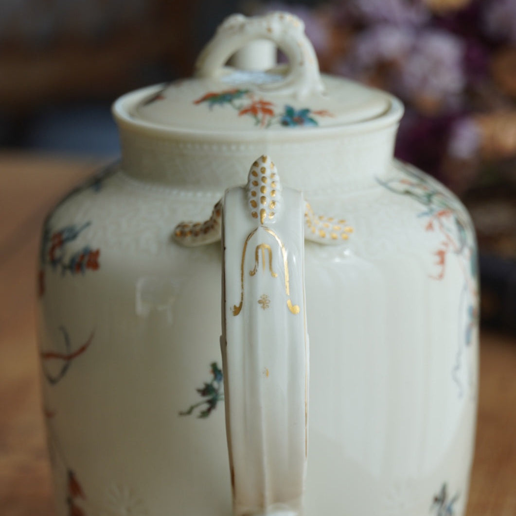 Théière "Jolise" en porcelaine de Limoges décor japonisant, dorures et reliefs Haviland & Co (rare)