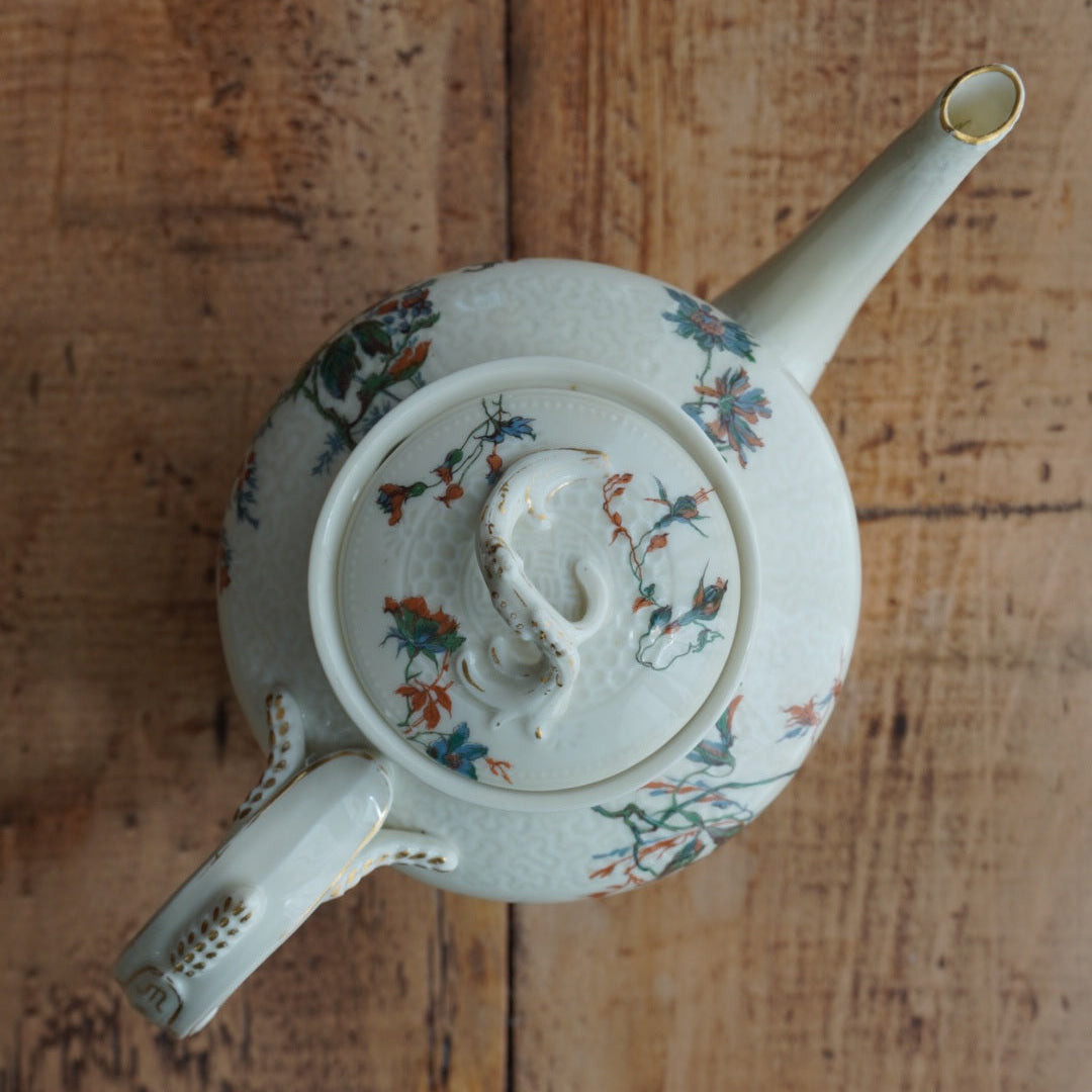 Théière "Jolise" en porcelaine de Limoges décor japonisant, dorures et reliefs Haviland & Co (rare)