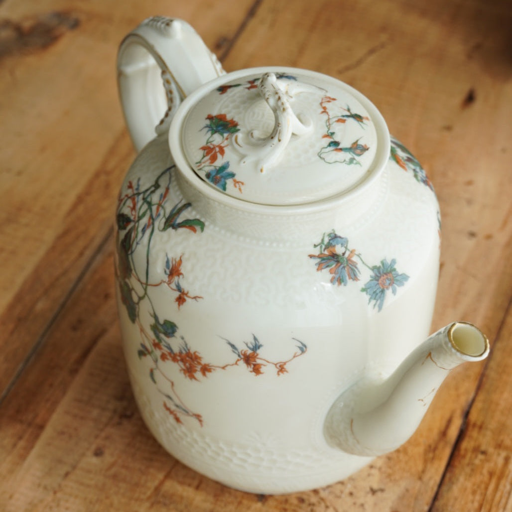 Théière "Jolise" en porcelaine de Limoges décor japonisant, dorures et reliefs Haviland & Co (rare)