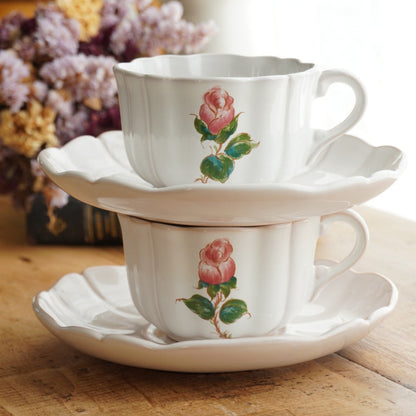 Tête-à-tête de grandes tasses "Junie" en faïence française fleurie et festonnée Motton