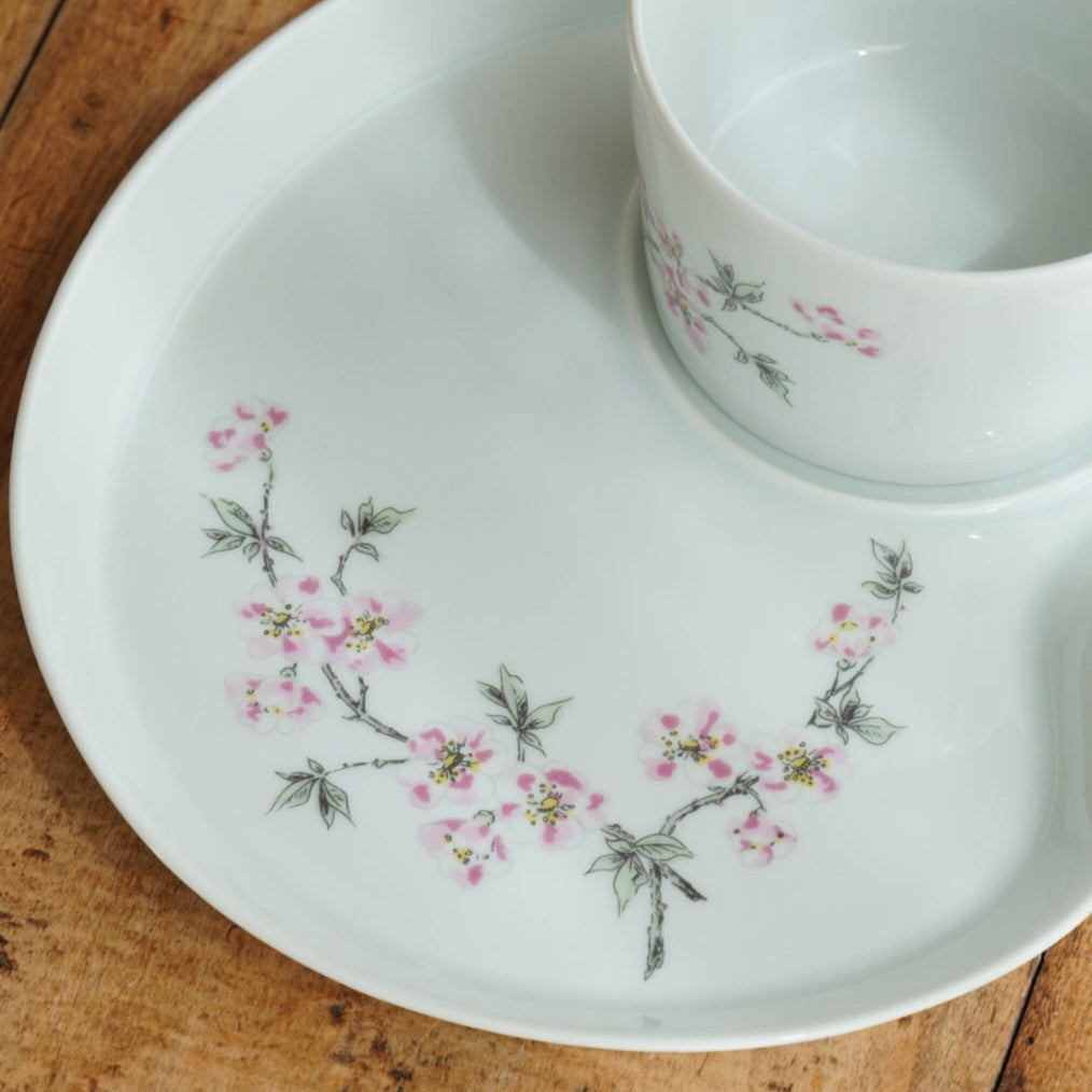 Grande tasse "Gloriande" et sa grande sous-tasse à gâteau en véritable porcelaine française fleurie