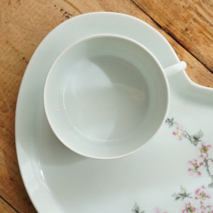 Grande tasse "Gloriande" et sa grande sous-tasse à gâteau en véritable porcelaine française fleurie
