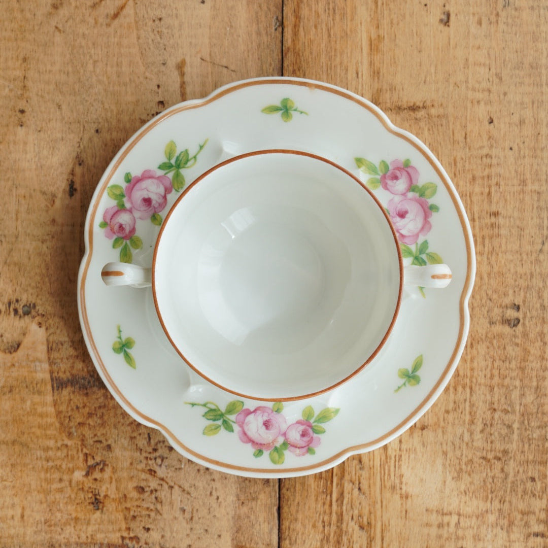 Tasse à 2 anses "Irise" en porcelaine de Limoges fleurie GDA