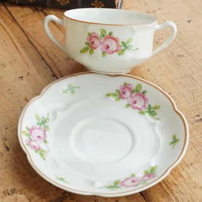 Tasse à 2 anses "Irise" en porcelaine de Limoges fleurie GDA