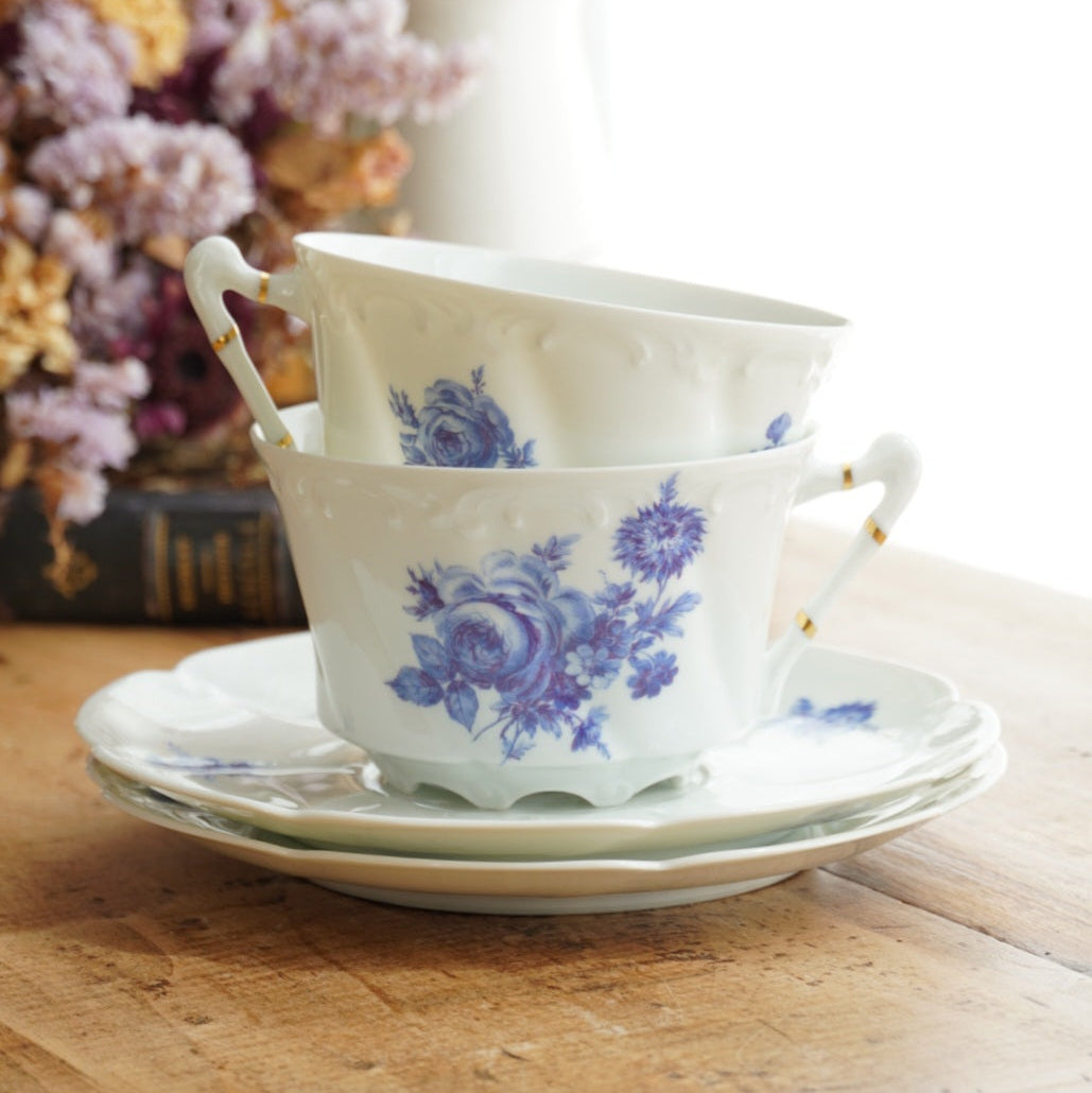 Tête-à-tête de grandes tasses "Théomée" en porcelaine fine de Limoges fleuries bleutées Jammet-Seignolles Exclusivité (rares)