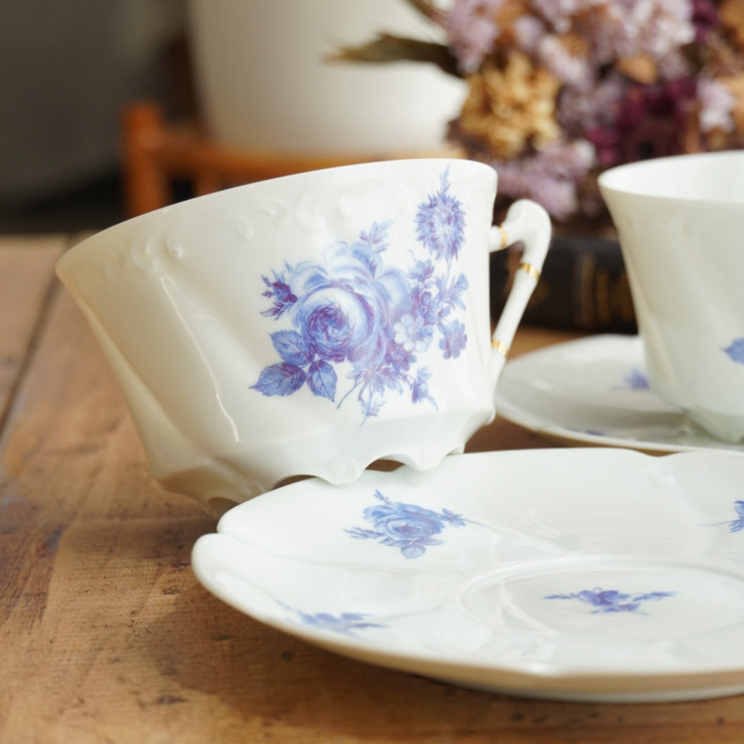 Tête-à-tête de grandes tasses "Théomée" en porcelaine fine de Limoges fleuries bleutées Jammet-Seignolles Exclusivité (rares)