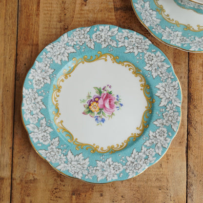 Grande tasse et assiette à gâteau "Mary" en porcelaine anglaise fleurie, bleutée et dorée modèle Enchantment Royal Albert