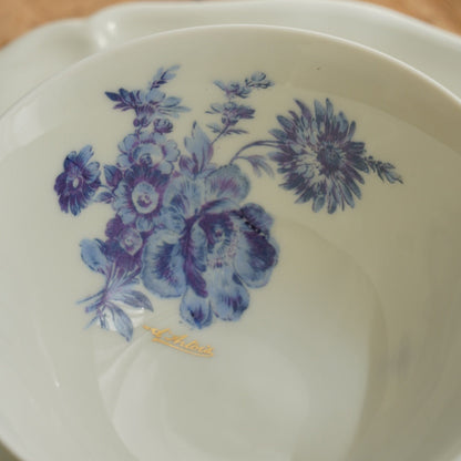 Tasse et assiette à gâteau "Ulberte" en porcelaine fleurie bleutée Ancienne Fabrique Royale de Limoges