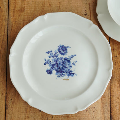 Tasse et assiette à gâteau "Ulberte" en porcelaine fleurie bleutée Ancienne Fabrique Royale de Limoges