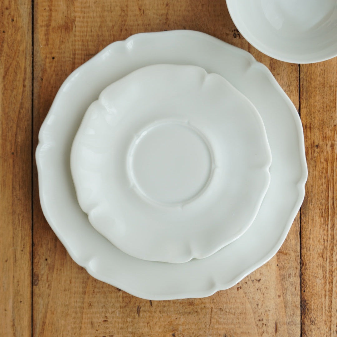 Tasse et assiette à gâteau "Ulberte" en porcelaine fleurie bleutée Ancienne Fabrique Royale de Limoges