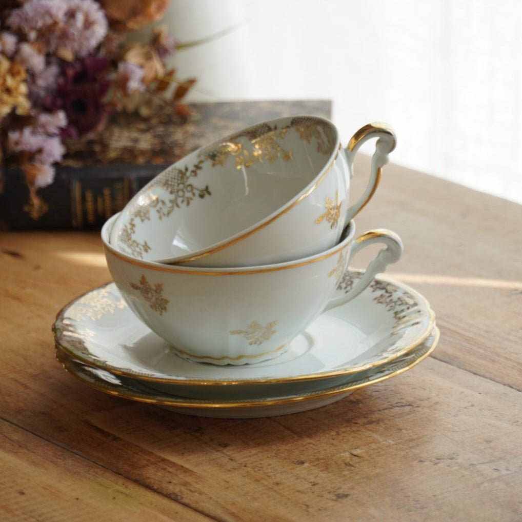 Tête-à-tête de tasses "Elielle" en porcelaine de luxe fleurie et dorée avec oiseaux