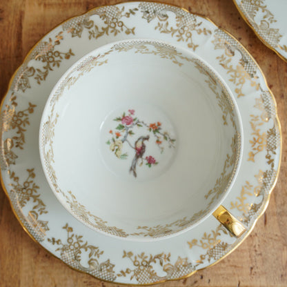 Tête-à-tête de tasses "Elielle" en porcelaine de luxe fleurie et dorée avec oiseaux